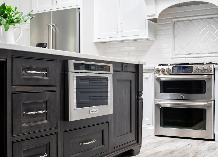 Shilo_011ASPN_Arctic_Carbon_BI_-Register-Kitchen---Island-Cabinetry-Vignette_837a3514-486b-418c-9ea9-35d767f8394a